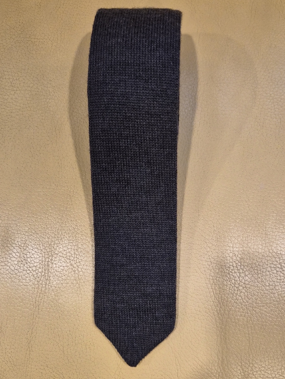 Classic Geoff Nicholson Lana Wool Knit Men's Tie in Dark Charcoal Made In Italy